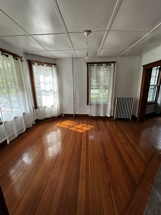 Living Area - Northampton - 3 Bedroom Home for Rent in Round Hill Neighborhood **
