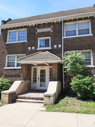 Front - Cleveland heights, 2 bedrooms all appliances and Central Air! Apartments