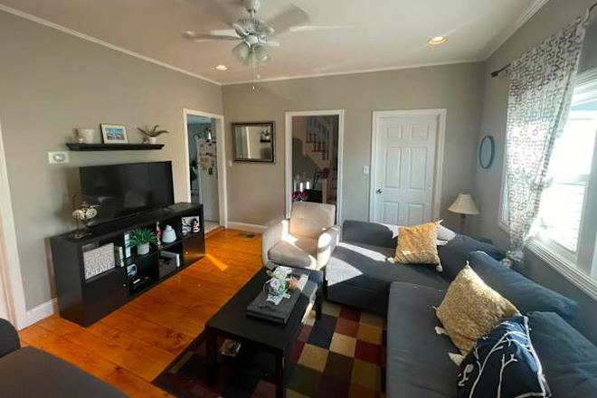 living room - South Medford/North Somerville Apartment