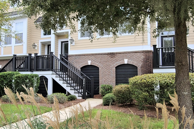 Front steps - 3 BR, 2.5 Bath Townhouse in West Ashley