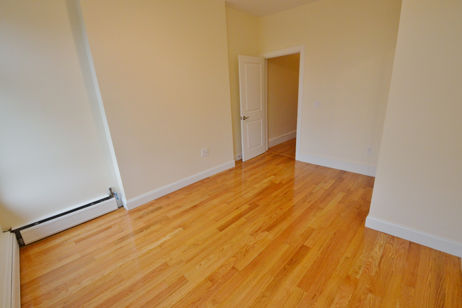 1 - Beautiful 4 bed 2 bath - Brookline St - H&HW included - Students ok - Renovated - Close To Cam Apartments