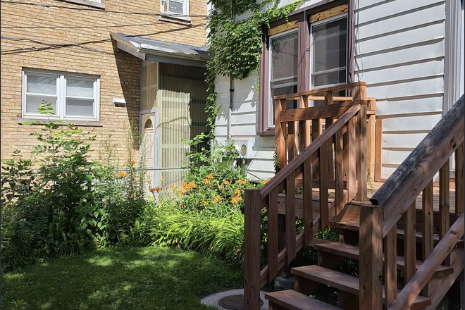 Backyard - 1024 Garnett pl; Room in house near Campus (Sublet)