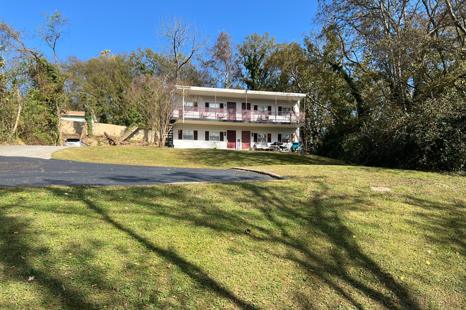 Front exterior of building - 614 Agnes Rd. 4-Plex Rental