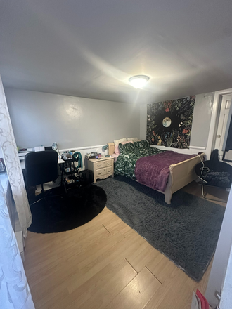 Room 3 - Housing Available for students Near Mission Hill (Female Roomate Only) Townhome
