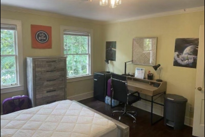 Bedroom - Off-Campus 8 person house near campus