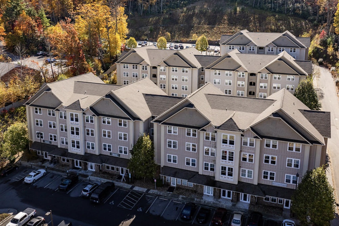 Outside view - Highland Crossing