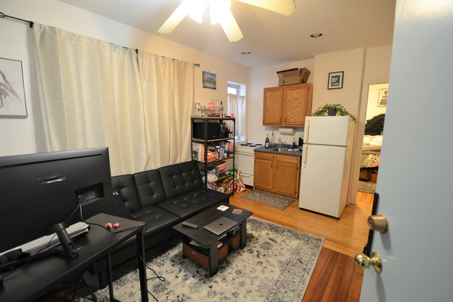 Kitchen / Living Room - 1 bed CLOSE TO CAMPUS! - Symphony Rd - H/HW INCLUDED!