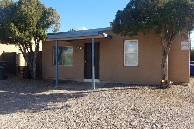 Exterior of Home - ON THE MARKET!! 3 bed 2 bath on Elm! House