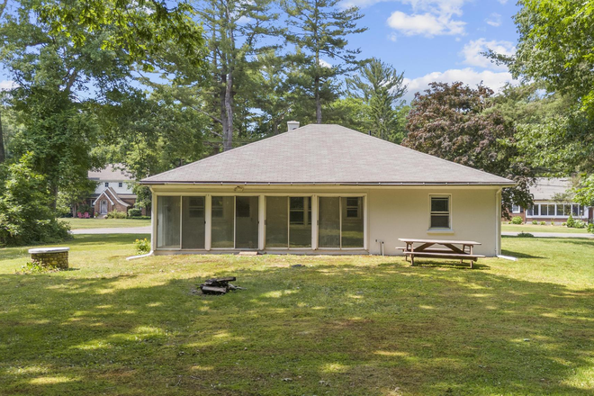 Back Yard - Recently Updated 3 Bedroom 1 Bathroom House