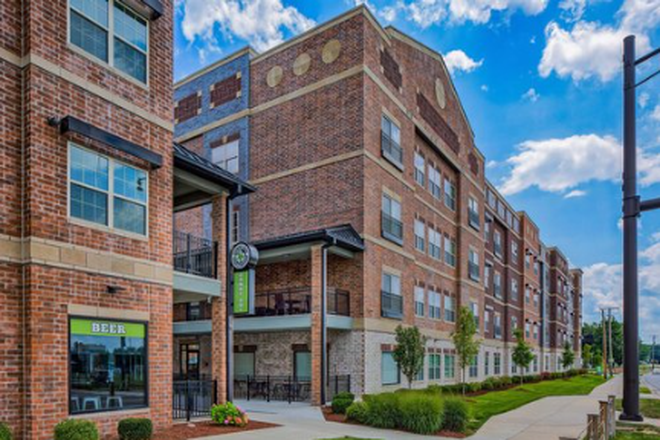 Building 3 (outside) - Studio apartment steps from campus - Overlook at Notre Dame