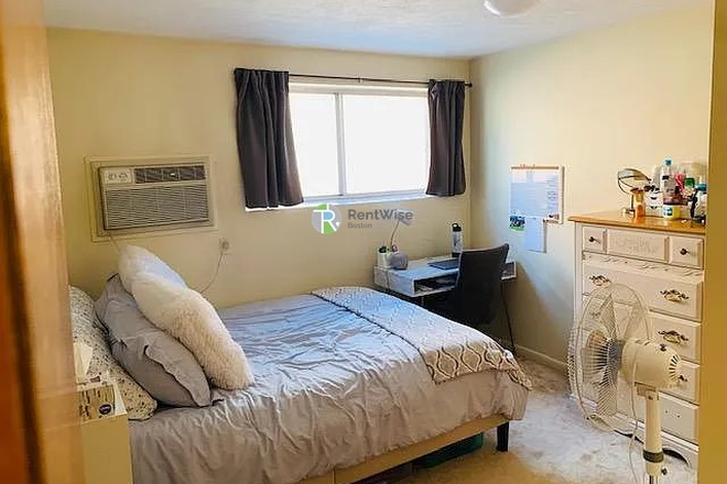 1 - April 2026-Brighotn Center 2 Rm Studio, H/HW inc, No Broker Fee! Apartments