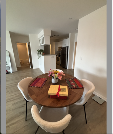 dining room - 100 Landsdowne Apartments