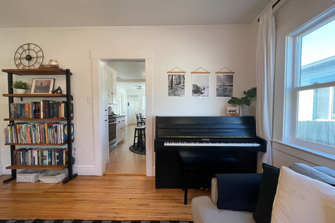 Living Room - Cute 3 Bed/2 Bath Furnished Home with Large Yard near Berkeley's Gilman District