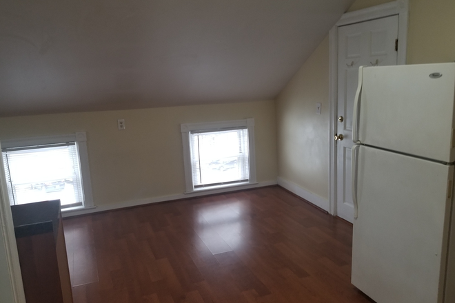 Living room - 12Armstrong Ave, 3rd Floor Right Duplex