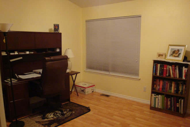 master bedroom - 3BR/3BA Townhome ~5 Minutes from Anschutz Medical Campus | 2-Car Garage