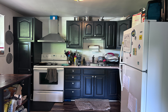 Kitchen - 1 $705 Bedroom in a 4 Bedroom House 10 Minute Drive to Campus