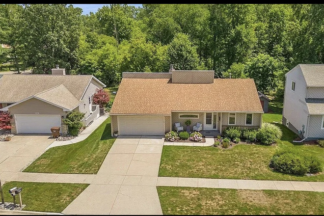 Outdoor street view - Okemos Square