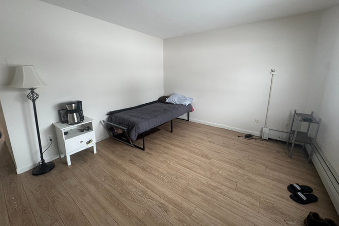 Living room with twin sized bed - Rolling Green Apartments