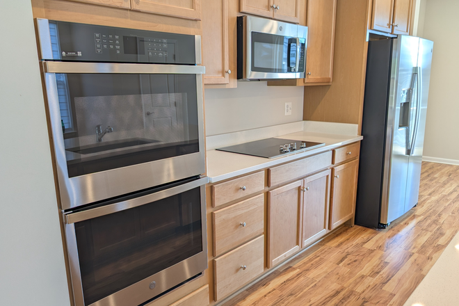 Gourmet kitchen - Pristine 4-Bdrm Townhome. Near campus. 2-car garage. End unit. Near Trails. It's a Gem!