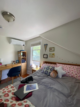 Bedroom - Summer sublet in downtown!