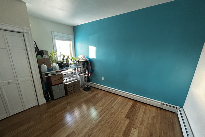 br2 - FLEXIBLE TERM -somerville - recently renovated 2-3br/1.5  bath in a bright sunny apt.