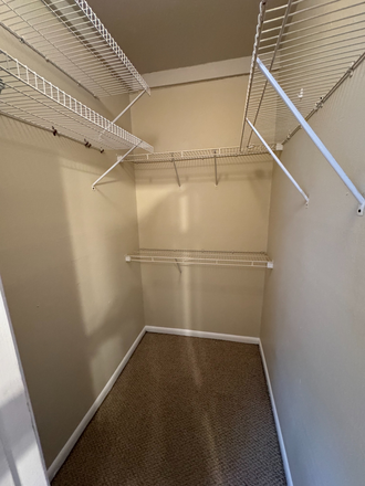 Closet - AVAILABLE NOW! for summer classes Apartments