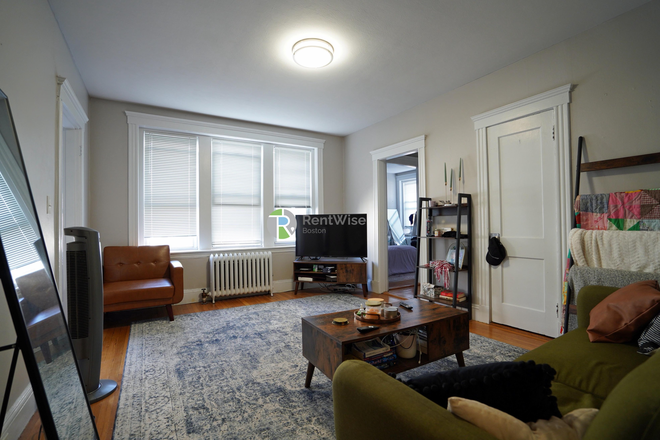 1 - JAN 2025-Gorgeous Allston 1 bed. H/HW inc. Porch, Easy MBTA. Cat ok! Apartments