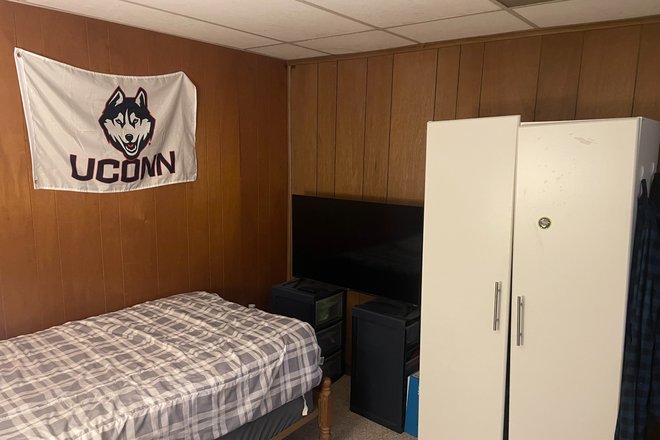 Bedroom - 8 min walk to campus, One Bedroom
