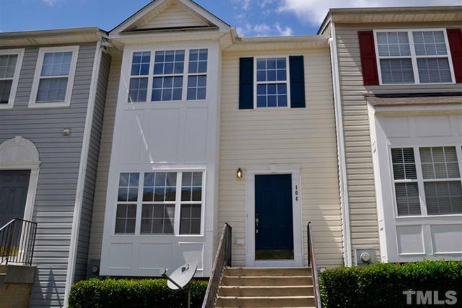 Front View - 5 bedroom townhome available near NC State