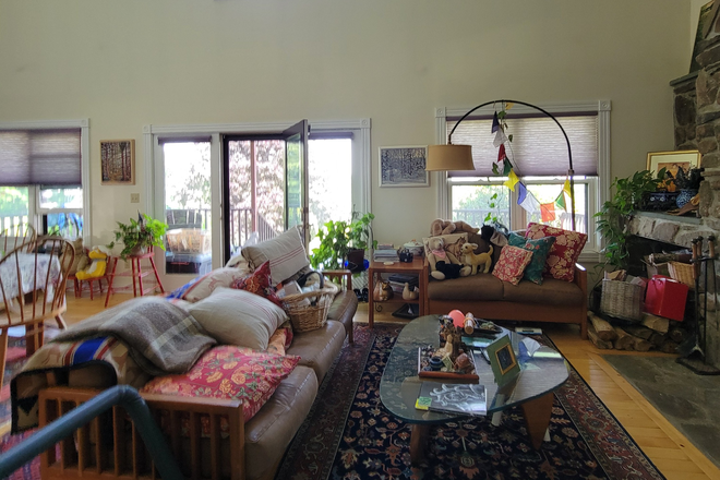 Living Room - Large Bedroom, Beautiful Jericho Home to Share