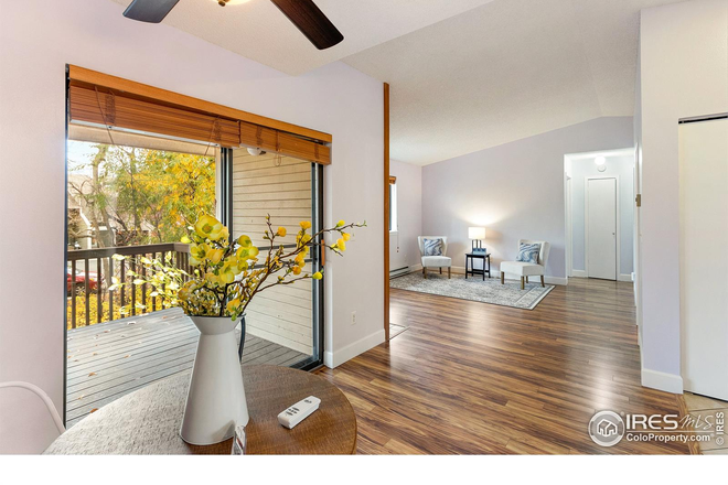 living/dining area - Condo with private deck surrounded by trees