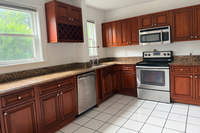 1 - Large 2 or 3 bed 2 bath steps to campus 9/1 move in no fee Apartments