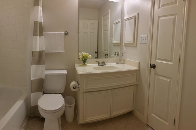 guess Bathroom - 1914 Prospect Townhome