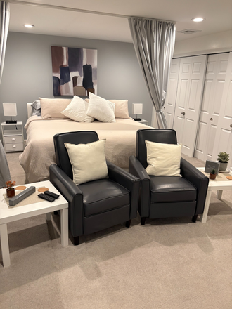 king bed sitting area - Spacious Loft style Room