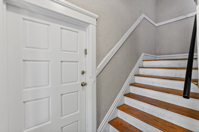 Stairwell - 3-Bed 3-Bath Renovated Near Campus! Condo