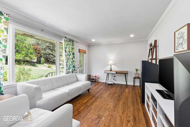 Living Room - Charming 4 Bedroom Home on Corner Lot (Fernbank Elementary)