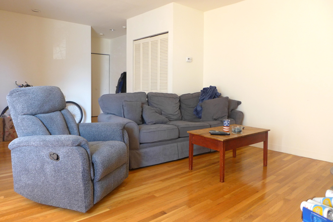 bostonrealtyonline.com - Spacious Symphony Two Bedroom on Gainsborough Apartments