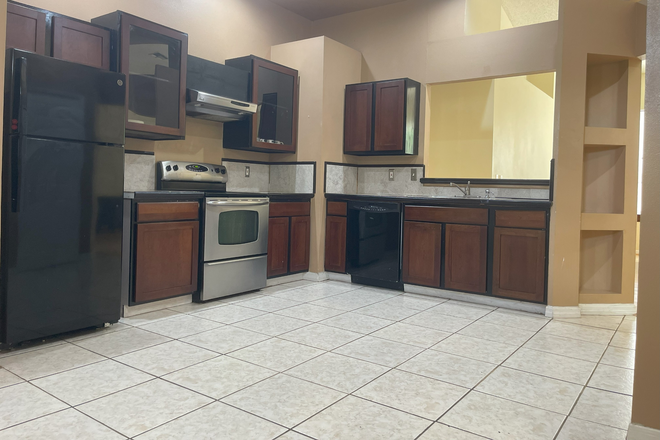 Kitchen - Waterfront house