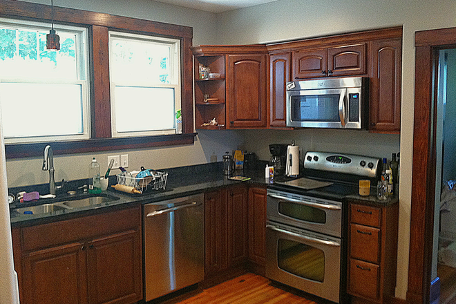 Kitchen1 - Beautiful 5-bedroom Victorian for students or faculty House