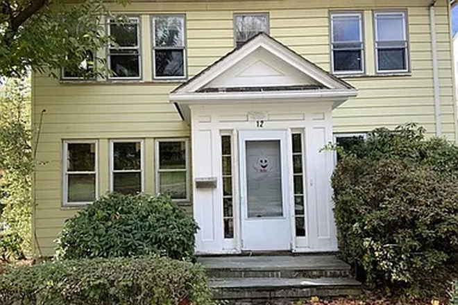 Front of house - SUBLET FOR SPRING SEMESTER!! RIGHT NEXT TO CAMPUS Rental