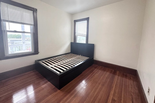 Available Bedroom - Looking for 3rd pers in 4BD/2BA Apt near Inman Sq