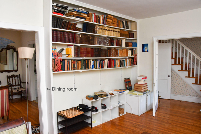 Library - Room in Charming House with Garden–Linden Lane-Princeton