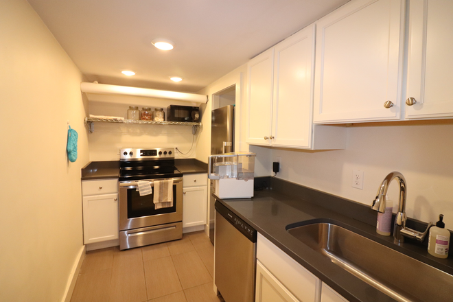 Kitchen - Lovely Brownstone Apartments on Beacon Street! H/HW Inc, Laundry in Building, Off-Street Parkin