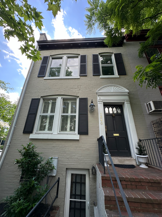 Front of house - 3 bedroom 1 bath Townhome