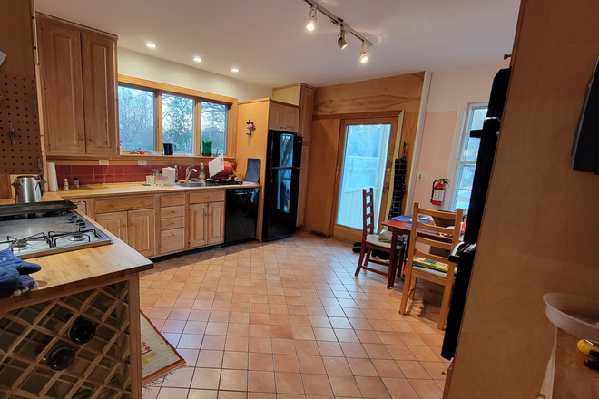 Equipped kitchen - Spacious 3BR apt-Jefferson Rd-Princeton