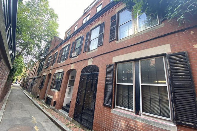 visit hubrealtyproperties.com - Updated studio on private cobblestone street in Beacon Hill Apartments