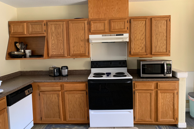 Shared Kitchen in the common area - Safe & quiet residential home in Museum district for one graduate student to share w/ 3 others.