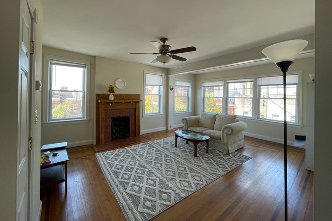 Living Room - Barclay Real Estate Apartments