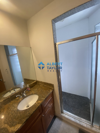 Bathroom - Large 3 Bedroom (Split) Available 09/01/2025 - Breeze of a Walk to Campus!