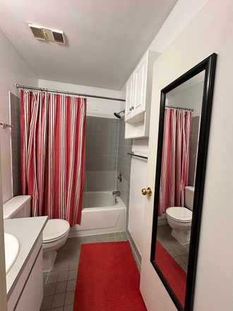 Full Bathroom - Canton Living at The Shipyard at Lighthouse Point